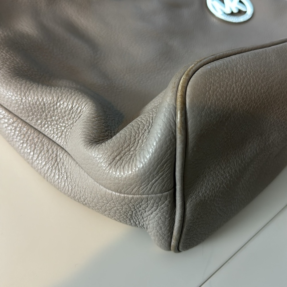 Michael Kors Gray Leather Bucket Bag Drawstring Shoulder‎ Bag Purse - Picture 12 of 16